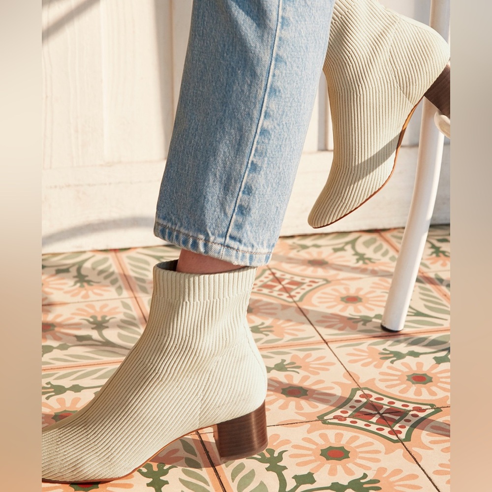 Everlane Glove Boot in Bone size 6.5